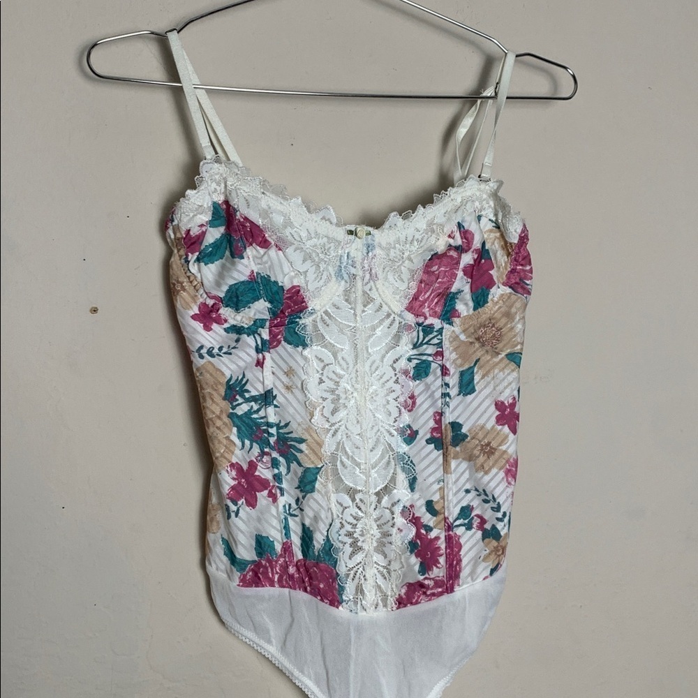 NWOT Free People Good Luck Charm Floral Printed Bodysuit Size Small - Picture 2 of 8